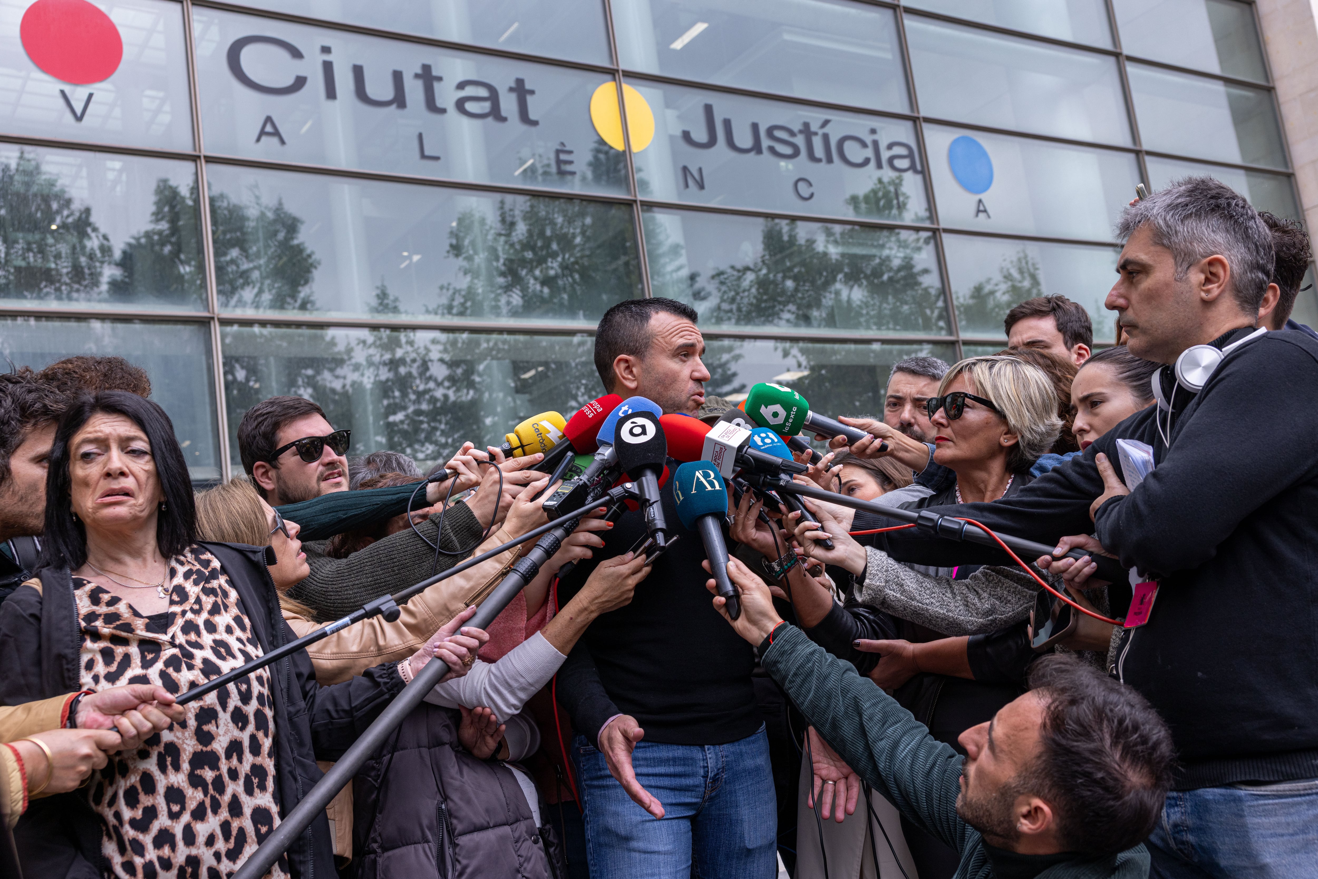 El presidente de la Diputación de Valencia, Vicente Mompó, el pasado abril, antes de entrar al juzgado a declarar sobre la dana como testigo. 