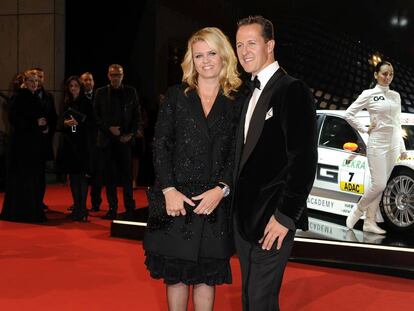 Michael Schumacher y su esposa Corinna en Berlín en octubre de 2010. 