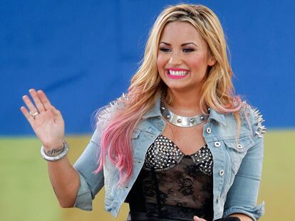 Copia el look: la cazadora punk de Demi Lovato