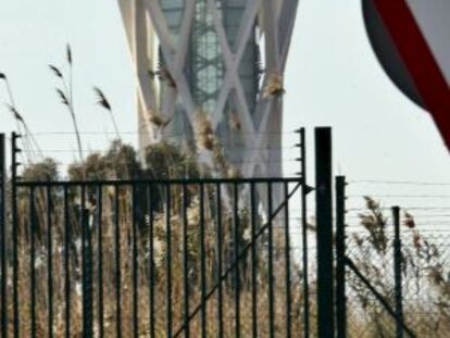 Imagen de archivo de la torre de control en el aeropuerto de El Prat de Barcelona.