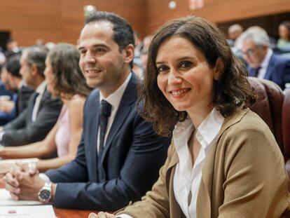 La presidenta de la Comunidad de Madrid, Isabel Díaz Ayuso, junto al vicepresidente, Ignacio Aguado. 