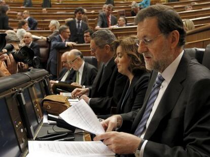 La bancada del Gobierno, con Rajoy en primera l&iacute;nea, en la sesi&oacute;n.