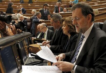 La bancada del Gobierno, con Rajoy en primera línea, en la sesión.