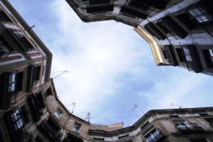 The 15-sided plaza on Carrer Milans.