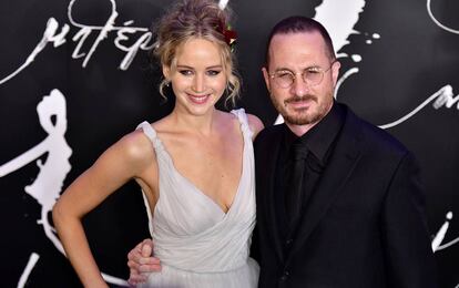 Jennifer Lawrence  y Darren Aronofsky, en el estreno de Madre! en Nueva York. 