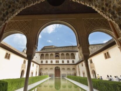 Vista del Patio de los Arrayanes de la Alhambra.