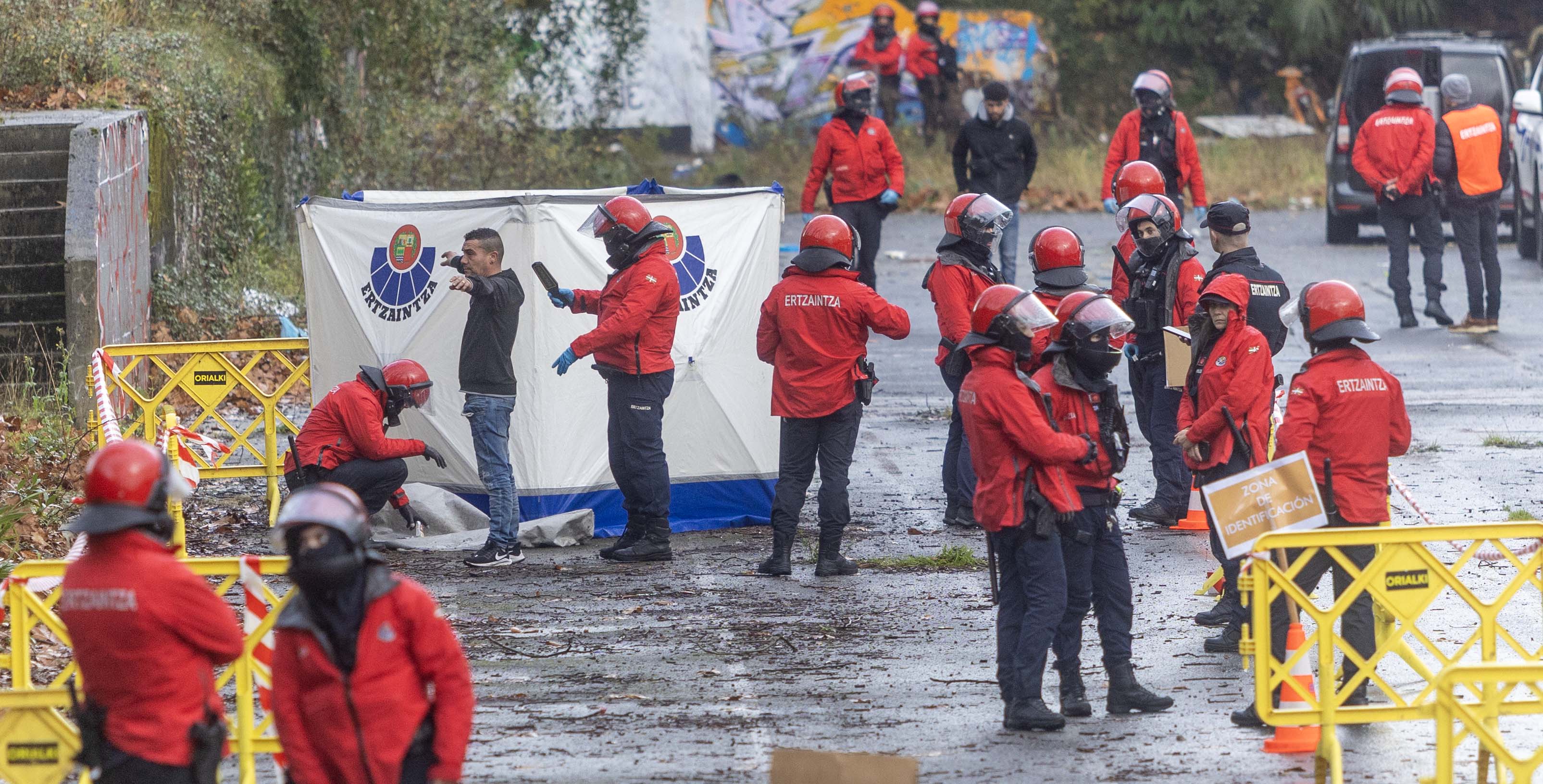 Массовое выселение из заброшенного колледжа в Сан-Себастьяне