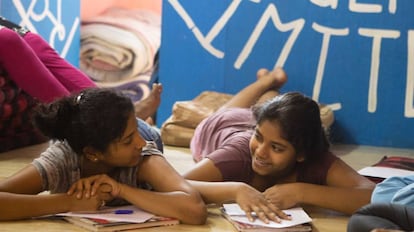 Asmita Katti y Shaddra K, de 18 y 16 años, participan en los talleres de Kranti.