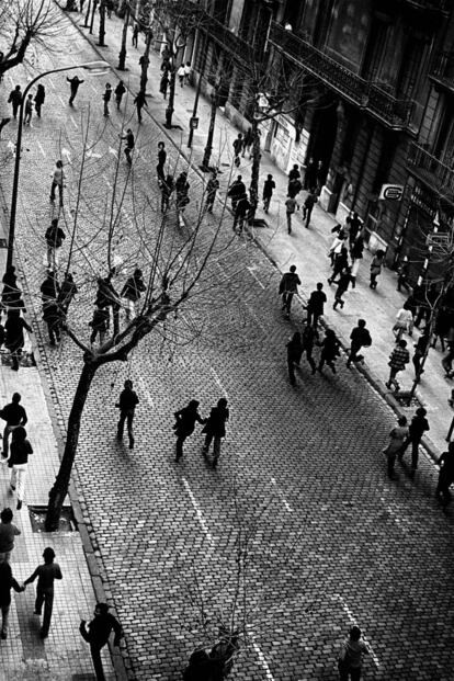 'Barcelona', 1976. 122 x 82 cm. Socías fue muy activo en la lucha contra el régimen franmquista. Habla de sus actividades clandestinas como de otra vida "Pero esto de la Transición es un poco las batallitas del abuelo", corta. Pero no se resiste: "Había tanto movimiento, Madrid era una fiesta...".