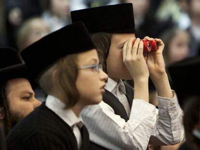 Niños en una concentración de judíos ultraortodoxos en Bnei Brak.