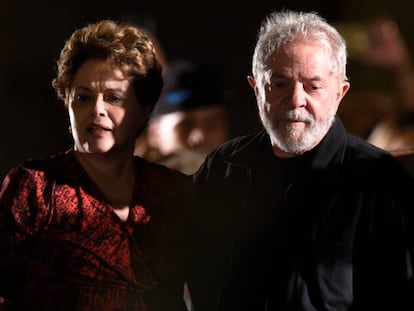 Os ex-presidentes Dilma Rousseff e Luiz Inácio Lula da Silva em comício em Belo Horizonte