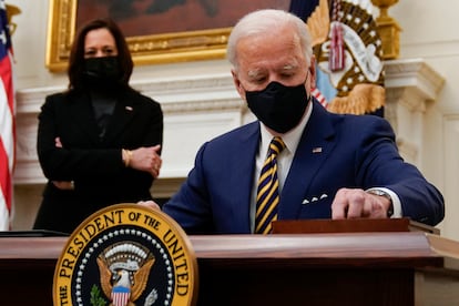 Joe Biden junto a Kamala Harris en la Casa Blanca, el pasado enero, en Washington (EE UU).