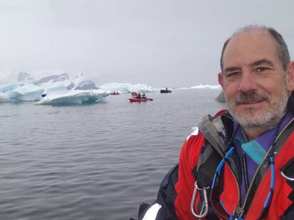 Antonio Quesada, secretario técnico del Comité Polar Español, en la Antártida.