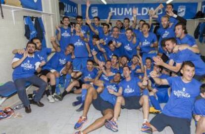 Los jugadores del Lorca festejan el ascenso a Segunda A. 