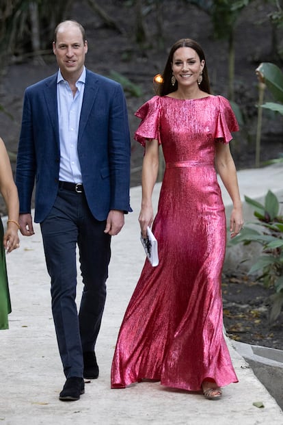 En Belice volvió a sorprender con este vestido rosa de la firma The Vampire’s Wife. 