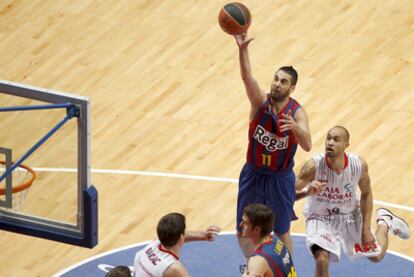 Juan Carlos Navarro tira a canasta durante la semifinal de la Copa del Rey frente al Caja Laboral.