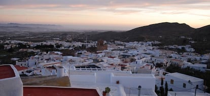 Vista panorámica de Níjar, Andalucía, al atardecer.