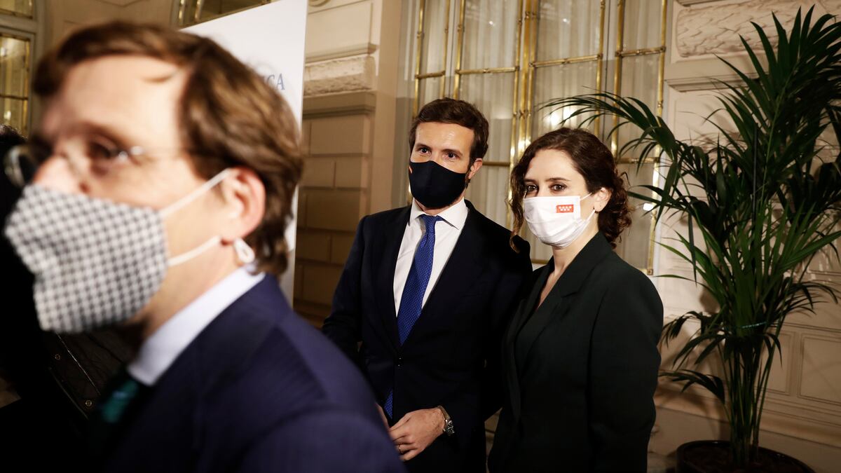 Casado y Ayuso, frío reencuentro en la presentación del libro de Rajoy ...