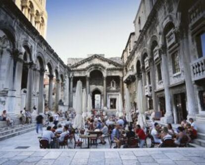 Terraza en el palacio de Diocleciano de Split (Croacia).