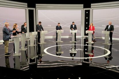 Los candidatos a las elecciones catalanas del 12-M, antes del inicio del debate organizado por RTVE Catalunya.