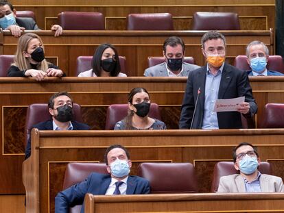 El diputado de Ciudadanos Guillermo Díaz (en pie) interviene en una sesión del Congreso, este miércoles.