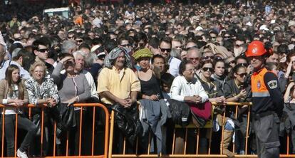 P&uacute;blico en una de las &#039;mascletades&#039; de Fallas del a&ntilde;o pasado. 