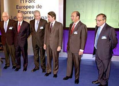 De izquierda a derecha, Íñigo de Oriol, Francisco González, Antonio Zoido, Aznar, Emilio Botín y Rodolfo Martín Villa.