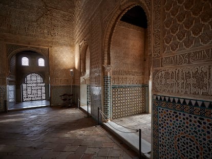 Interior del Salón de Comares en la Alhambra de Granada, este martes.