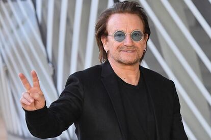 ¿Quién? Paul Hewson ‘Bono’ ¿Inversiones de éxito? El líder de U2 es el fundador y gestor del fondo de capital de riesgo Elevation Partners, entidad que ha invertido en compañías tan conocidas como Yelp, Dropbox o la mismísima Facebook, adquiriendo el 2% de las acciones de la tecnológica en 2009. Fortuna estimada: 575 millones de euros.