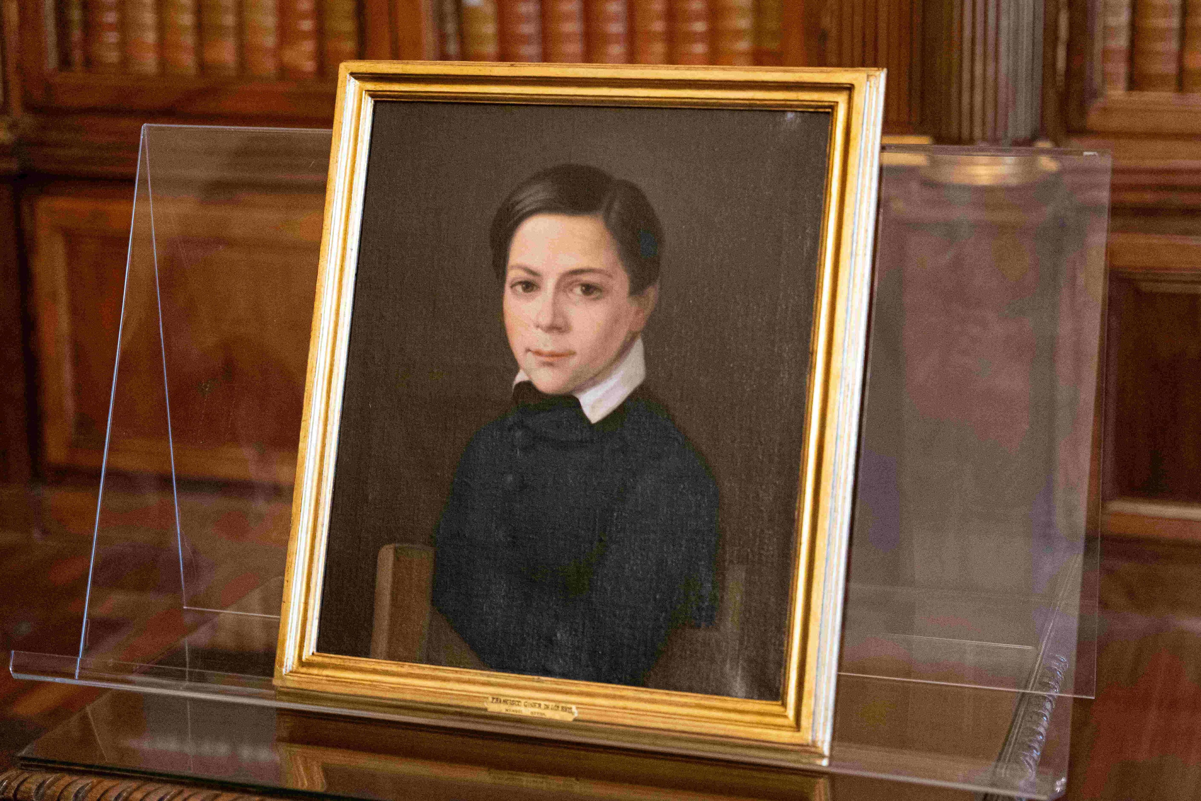 El Ministerio de Cultura devuelve un retrato de Giner de los Ríos en su primera restitución de arte incautado