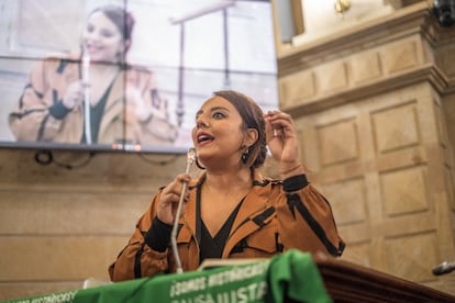 Juliana Hernández during a speech in the Congress of the Republic of Colombia.