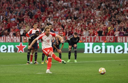 Harry Kane pone al Bayern por delante en el marcador tras marcar de penalti.