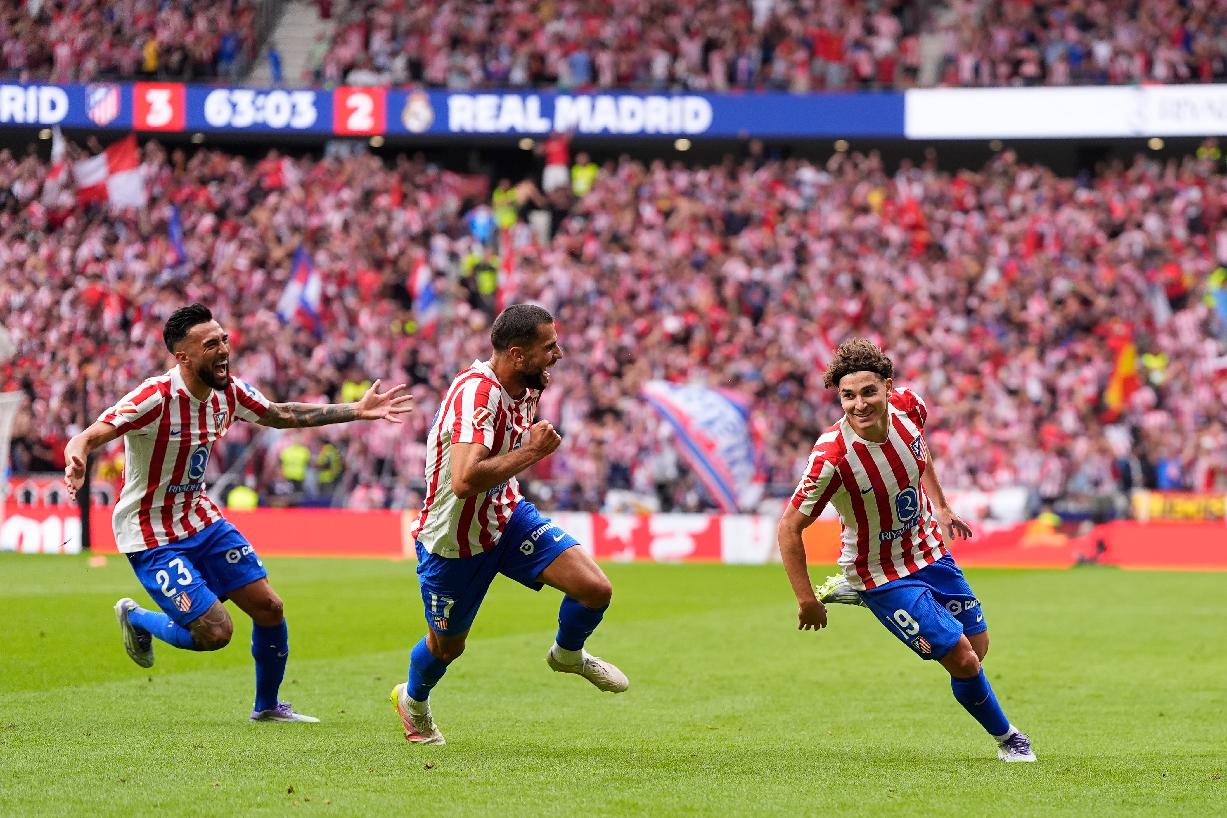 El Atlético destroza al Madrid y da la campanada en el derbi