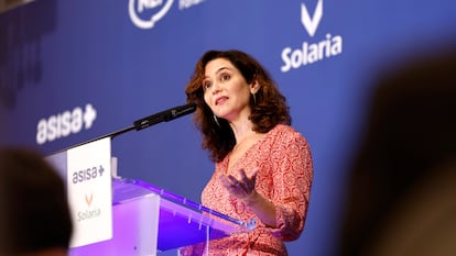 La presidenta de la Comunidad de Madrid, Isabel Díaz Ayuso, este lunes durante el desayuno.