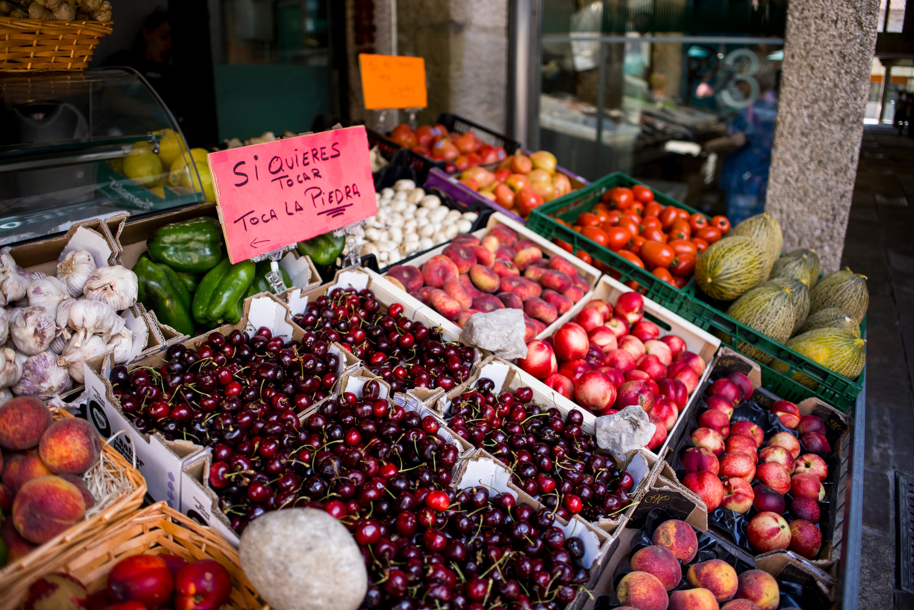 Qué comer en junio en el mercado: llegan las bellas sardinas, asoma el bonito, debutan las brevas y brillan las cerezas