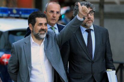 Jordi Sànchez con su abogado, Jordi Pina, en una imagen de archivo.