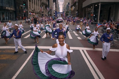 Bailarines participan en el Desfile Nacional del Día de Puerto Rico, el 9 de junio en Nueva York.