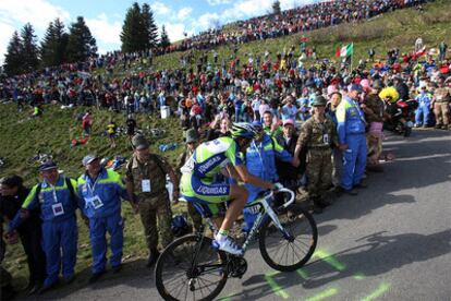 Basso asciende en solitario las faldas del Zoncolán.