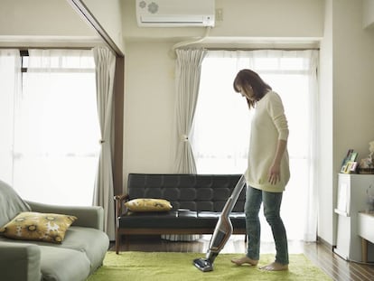 Los aspiradores de escoba son una opción cada vez más popular para la limpieza del hogar.