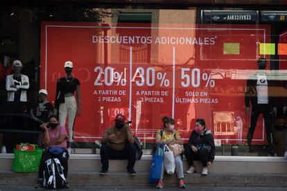 Inflación en México: Negocios en el Centro Histórico de Ciudad de México ofrecen descuentos del 20, 30, y 50% en su mercancía durante el Buen Fin