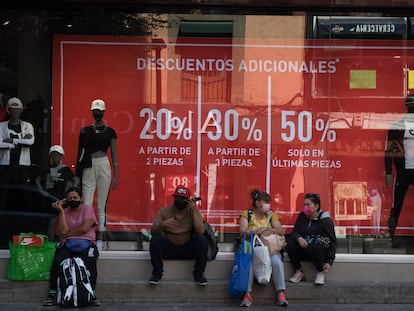 Negocios en el Centro Histórico de Ciudad de México ofrecen descuentos del 20, 30, y 50% en su mercancía durante el Buen Fin.