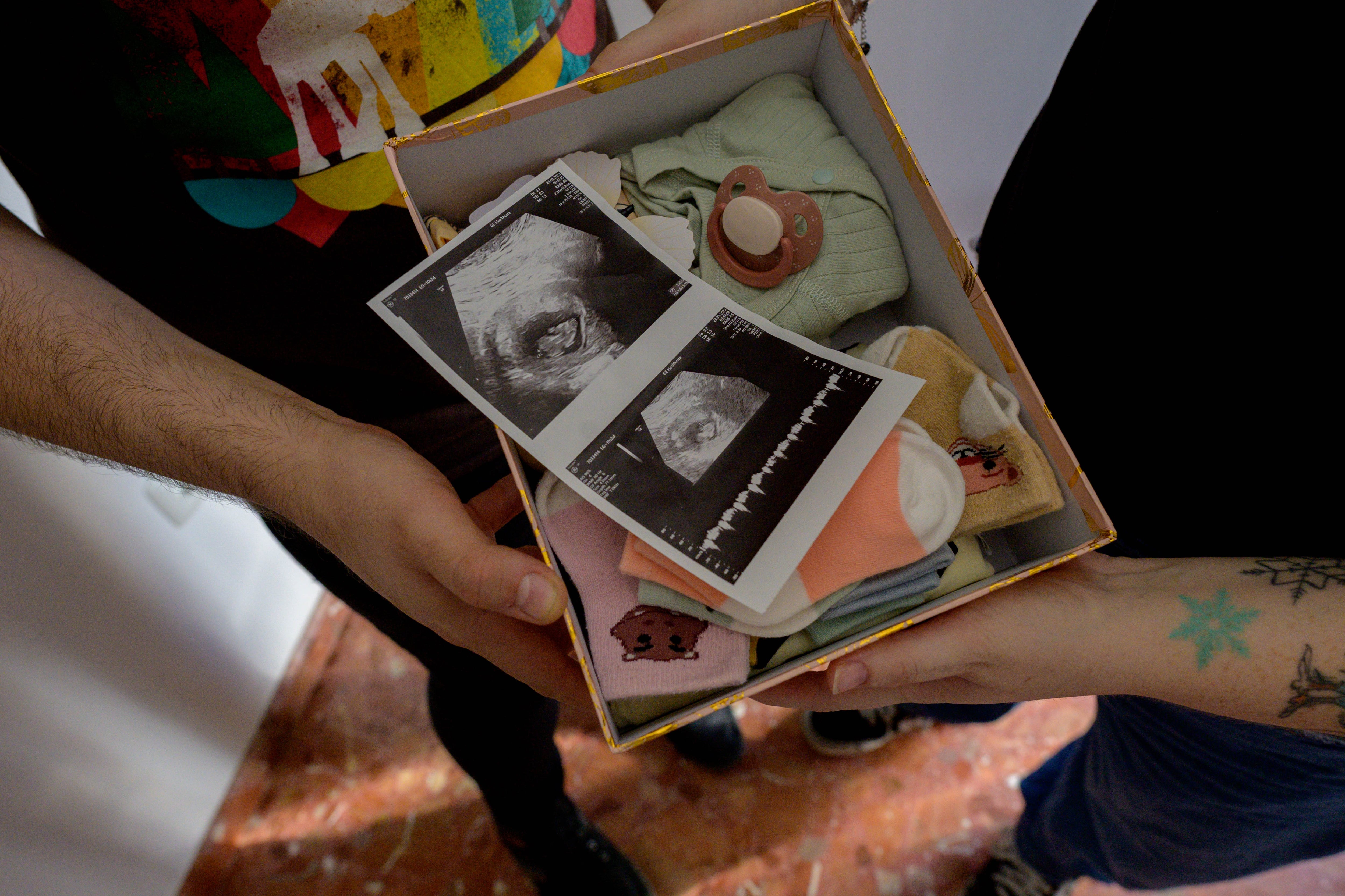 Caja de recuerdos de Lucía creada por sus padres Marta Rubio y Carlos Gomez.