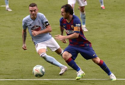 Lionel Messi, capitán del Barcelona, en posesión de la pelota.