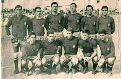 Alineación de España en el partido ante Egipto en los Juegos Mediterráneos de 1963, torneo previo a los Juegos de 1964: arriba, Rodri, Meltzer, Elorriaga, Domenech; Bosch, Echarri; abajo: León, Grosso, Velázquez, Uriarte y Vidal.