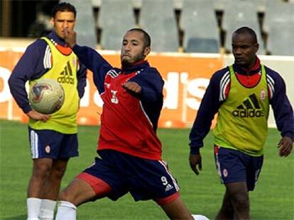 Al Saadi Gadafi se entrena en el Miniestadi.