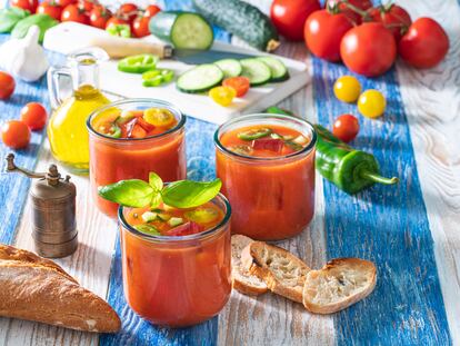 Un buen gazpacho frío refresca, nutre y da felicidad.