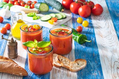 Un buen gazpacho frío refresca, nutre y da felicidad.