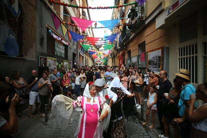Fiestas de San Cayetano, en la calle del Oso, en Madrid.