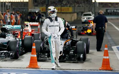 Hamilton, tras lograr la pole en Abu Dabi.