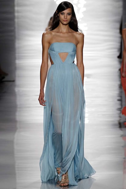 los interminables escotes de reem acra